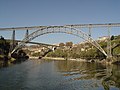 Puent de María Pía sobre o río Duero en Porto (Portugal).