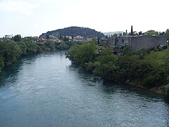 rijeka Morača i brdo Ljubović, desno hotel "Podgorica"