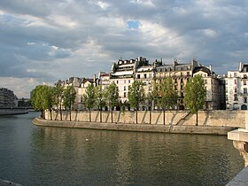 Le sud de l’île Saint-Louis, avec le quai d’Orléans, vu depuis le pont de la Tournelle.