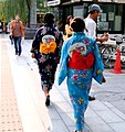 Tokyo'da Yukata giyen kadınlar