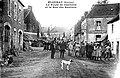 Plouray : la route de Guémené un jour de fête vers 1930 (carte postale).