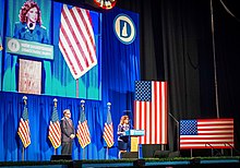 Debbie Wasserman Schultz parlant a la Convenció Nacional Demòcrata.