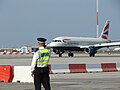 一架英國航空A320客機在直布羅陀機場降落