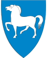 4650 Gloppen På blå grunn ein gåande sølv hest [156] Fjordhesten er kommunesymbol.