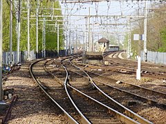 Extrémité nord des quais vers Choisy-le-Roi, à gauche, et Valenton, à droite, avec le « poste R d'Orly » au milieu.