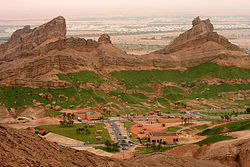 Panorama Mubazzarah Hijau di Al-Ain, di bawah kaki Jebel Hafeet (Gunung Hafeet)