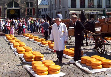 Marché au fromage dans la ville de Gouda.
