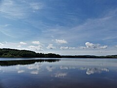 Le lac à l'aire de Pelletanges.