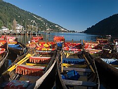 Embarcadères sur le lac Naina à Nainital, capitale judiciaire de l'Uttarakhand.