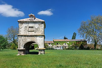 Le pigeonnier du château de Lordat, situé sur le domaine de Bordeneuve.