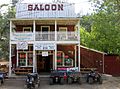 Crown King Saloon、アリゾナ州クラウンキング（英語版）。1906年建築。