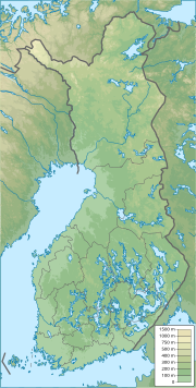 Mapa konturowa Finlandii, na dole znajduje się owalna plamka nieco zaostrzona i wystająca na lewo w swoim dolnym rogu z opisem „Puula”