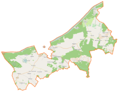 Mapa konturowa gminy wiejskiej Ustka, blisko prawej krawiędzi znajduje się punkt z opisem „Dominek”