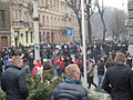 Натовп людей біля МВС у Львові 19 лютого.