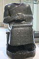 Statue acéphale de Gudea assis, dite à l'« architecte avec plan », musée du Louvre[101].
