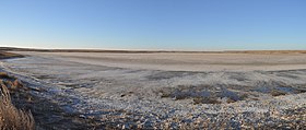 Vue d'un lac asséché.