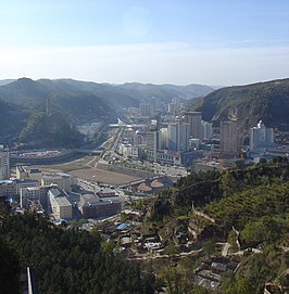 Uitzicht op Yan'an met de rivier de Yan