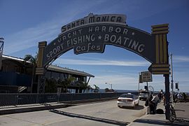 Vstupní brána na molo Santa Monica Pier