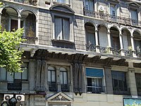 Lô gia tại tòa nhà Edificio La Inmobiliaria ở Buenos Aires, Argentina.