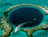 Great Blue Hole Belizessä.