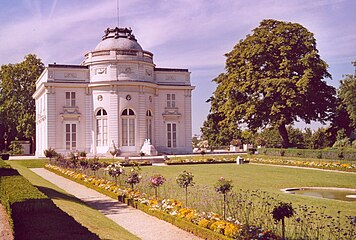 Le château vu du parc.