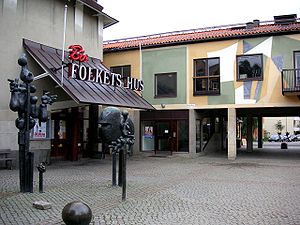 Årsta centrum och Folkets hus 2007.