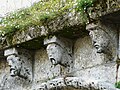 Modillons de l'abbatiale Notre-Dame de Guîtres (Gironde, France).