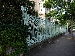 Grille de la maison aux raisins.