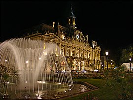 Dewan perbandaran dan Istana Jean Jaurès