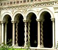 Varianti di colonne romaniche, chiostro di San Paolo fuori le mura, Roma, XIII secolo con rifacimenti e restauri.