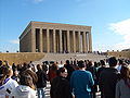 Anıtkabir (1953) è il mausoleo di Atatürk.