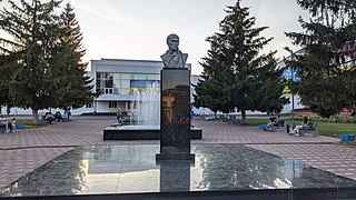 monument à Taras Chevchenko classé[7] devanc la maison de la culture,