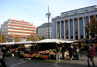 Hötorget 1937 och 2007 med Tempohuset och Konserthuset i bakgrunden.