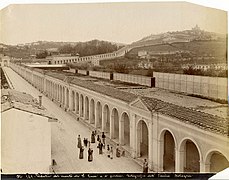 Fotografía antigua que muestra el trazado completo de ese pórtico.