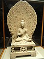 Statue du Bouddha Shakyamuni, période des Wei du Nord (v. 494), Nelson-Atkins Museum of Art.