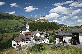 Tarasp Fontana mit Schloss Tarasp