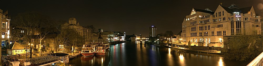 Panorama del ríu Ouse mirando escontra'l sur dende la ponte de Museum Street