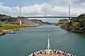 Zicht op Centennial Bridge met Gold Hill (rechts achter de brug). Dit is het smalste deel van het kanaal