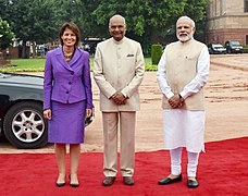 左からスイスのドリス・ロイトハルト連邦大統領、コーヴィンド、インドのナレンドラ・モディ首相（2017年8月31日）