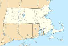 Mapa konturowa Massachusetts, po lewej nieco u góry znajduje się punkt z opisem „Amherst”