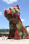 Puppy, de Jeff Koons (1992). Está emplazada a un lado del Museo Guggenheim Bilbao.