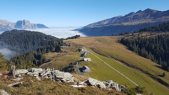 Vorder Höhi, Blick von Westen vom Wanderweg auf den Gulmen aus. Im Hintergrund der Wildhauser Schafberg (links), das Nebelmeer über dem Toggenburg und die Churfirsten (rechts).