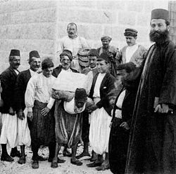 Maronitų valstiečiai stato bažnyčią apie 1920 m.