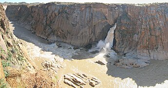 Felsschlucht mit Nebenfluss unweit der Augrabiesfälle