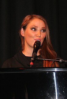 Elvira Nikolaisen performing on 7 June 2007 at the Paradiso, Amsterdam.