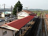 JRの駅構内を跨線橋から望む。奥は青森方面（2006年8月）