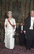 Foreign head of state Queen Elizabeth II with the Grand Cross special class, 1992 visit in Brühl (Rhineland), Germany