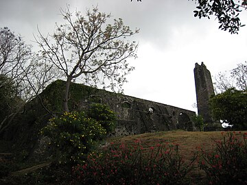 Ruines de l'usine sucrière.