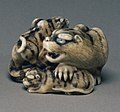 Tigresse et ses petits, netsuke de l'Ère Meiji.