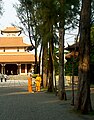 Hai vị tu sĩ tu theo Phật giáo Bắc Tông trong một Thiền viện ở Long Thành.